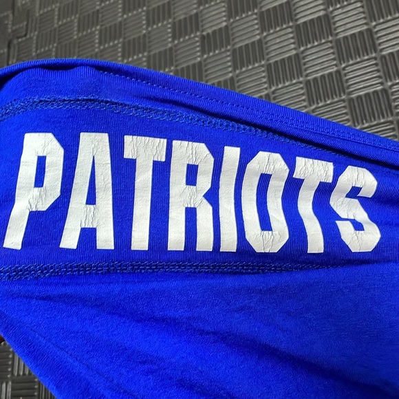 Blue NFL Patriots halter top fits small - Picture 11 of 11